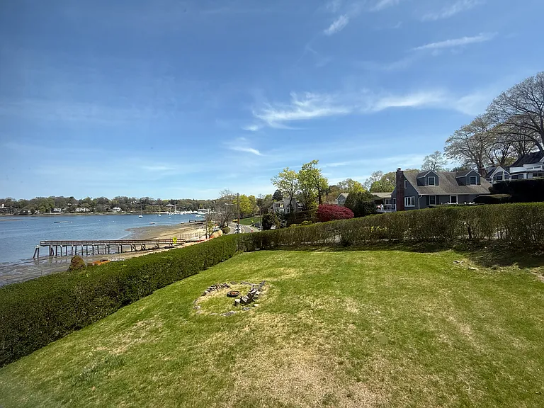 293 W Shore Rd #4 — Photo 1