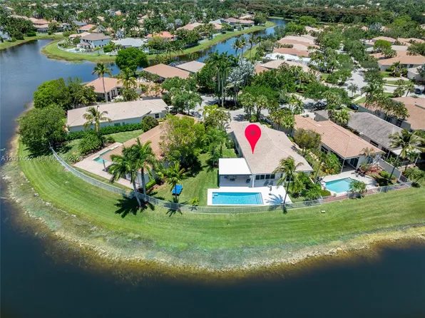 2576 Bay Pointe Dr, Weston, FL 33327