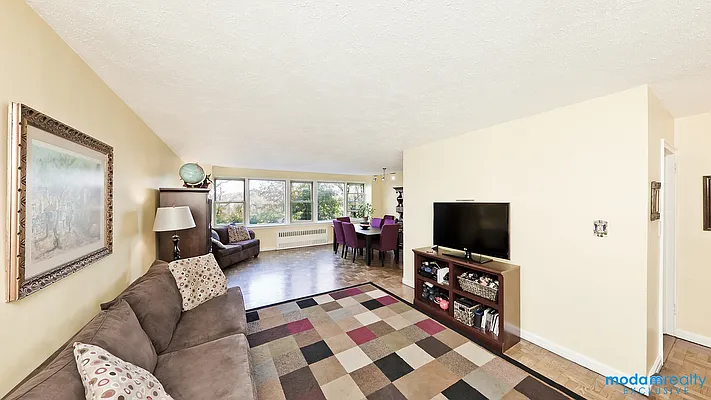 Sold by Moda Realty | media 38