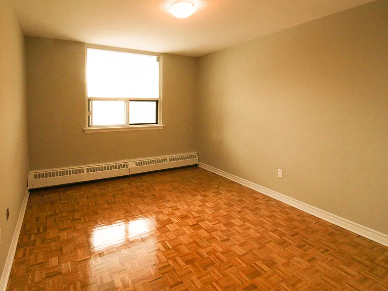 1276 Islington Ave — Photo 11