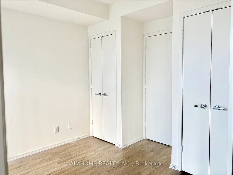 1 Bloor St E #4008 — Photo 6