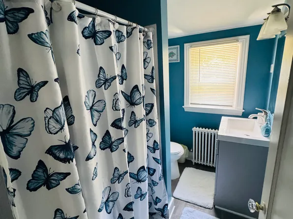 16 Prince St #2, Bristol, CT 06010