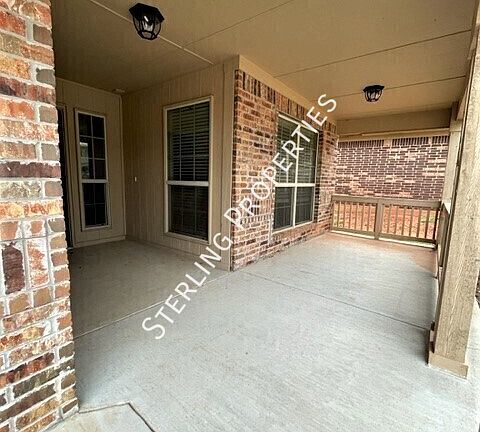 2nd image of 916 Ringwood St