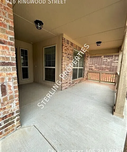 916 Ringwood St — Photo 2