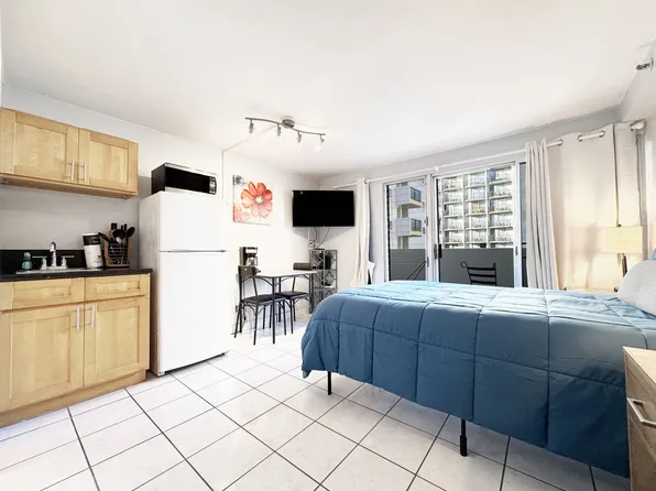 2463 Kuhio Ave #1205, Honolulu, HI 96815