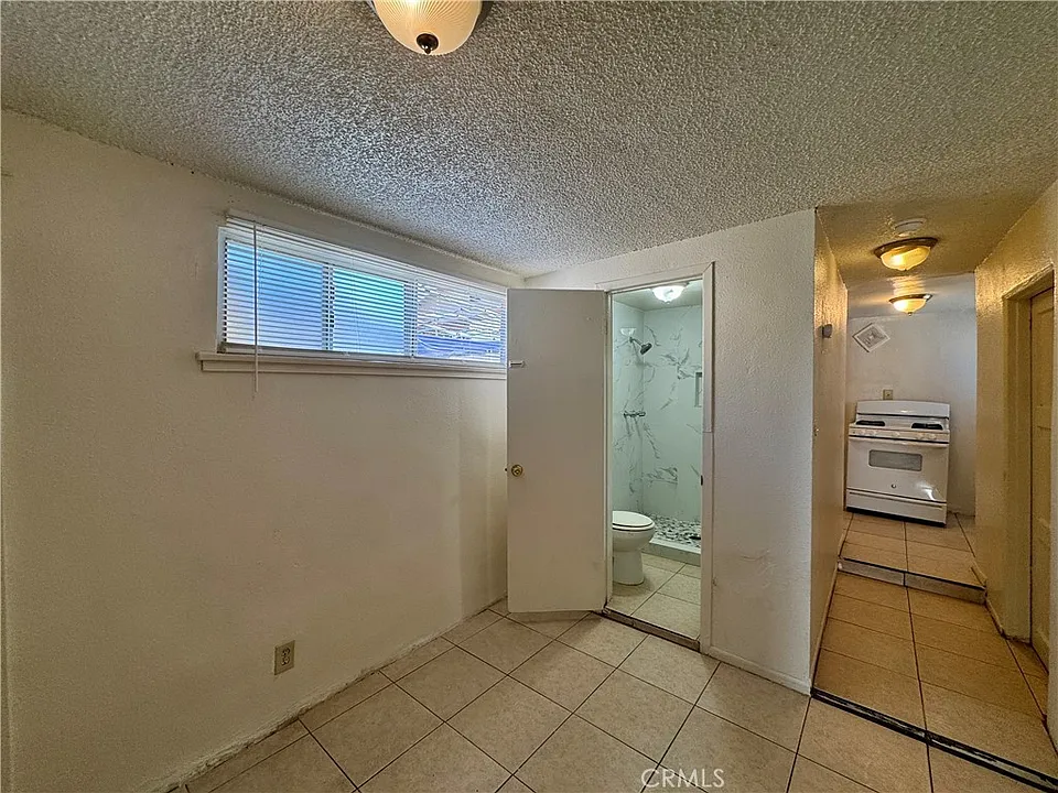 12115 1/4 Morehouse St #7