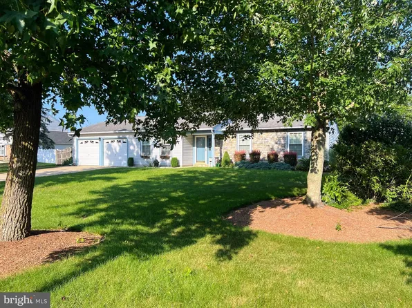 4 Woodstone Ct, Eastampton, NJ 08060