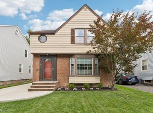 4305 Groveland Rd, University Heights, OH 44118