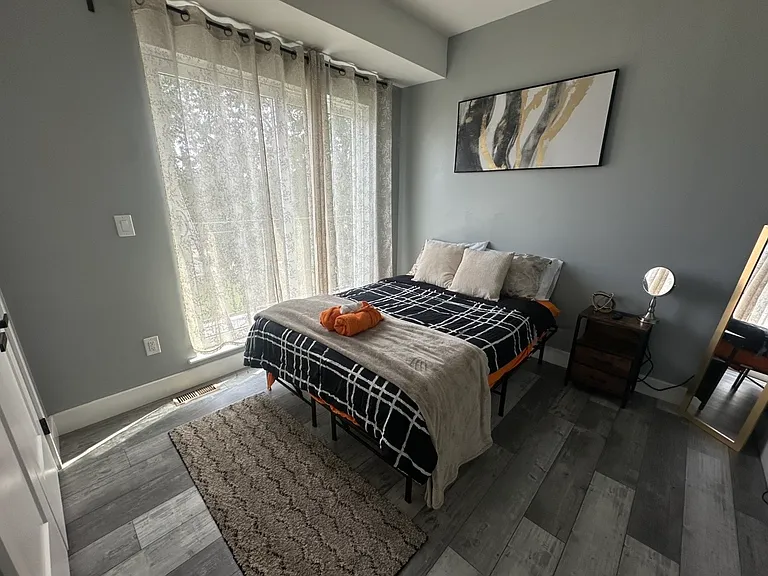 819 42nd St #5 — Photo 7