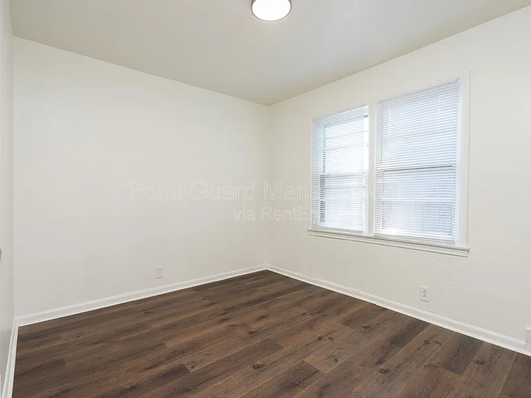 631 N Mount Carmel St — Photo 10