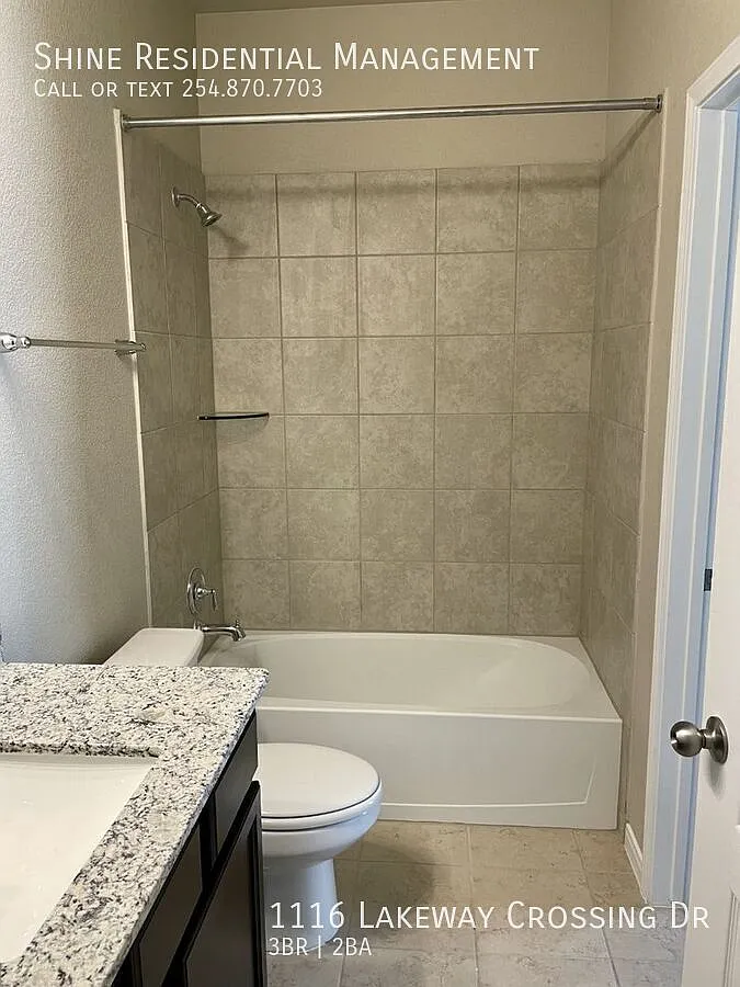 Cozy 3 bedroom home close to shopping & schools — Photo 4