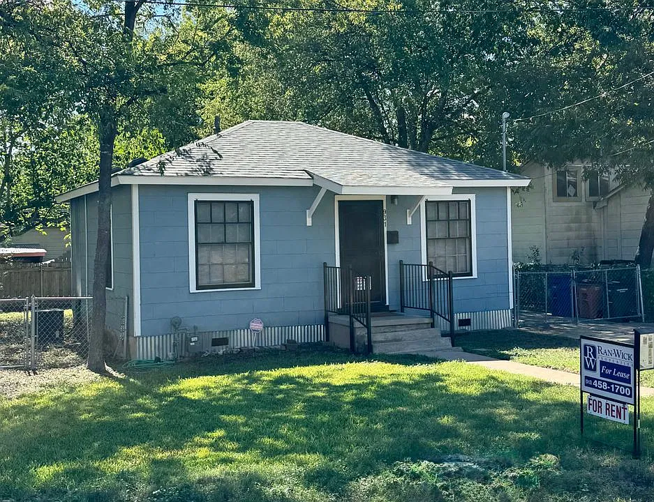 931 E 56th 1/2 St