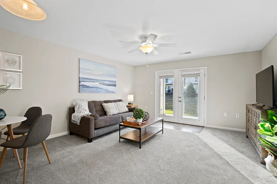 River Hills Apartments — Photo 3
