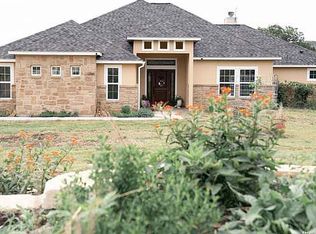 392 Laurel Vista Dr, Pipe Creek, TX 78063