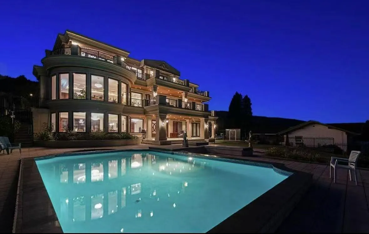 4 bed, 7000 sqft, $19,000 — Photo 1