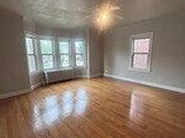 2972 S Moreland Blvd, Cleveland, OH