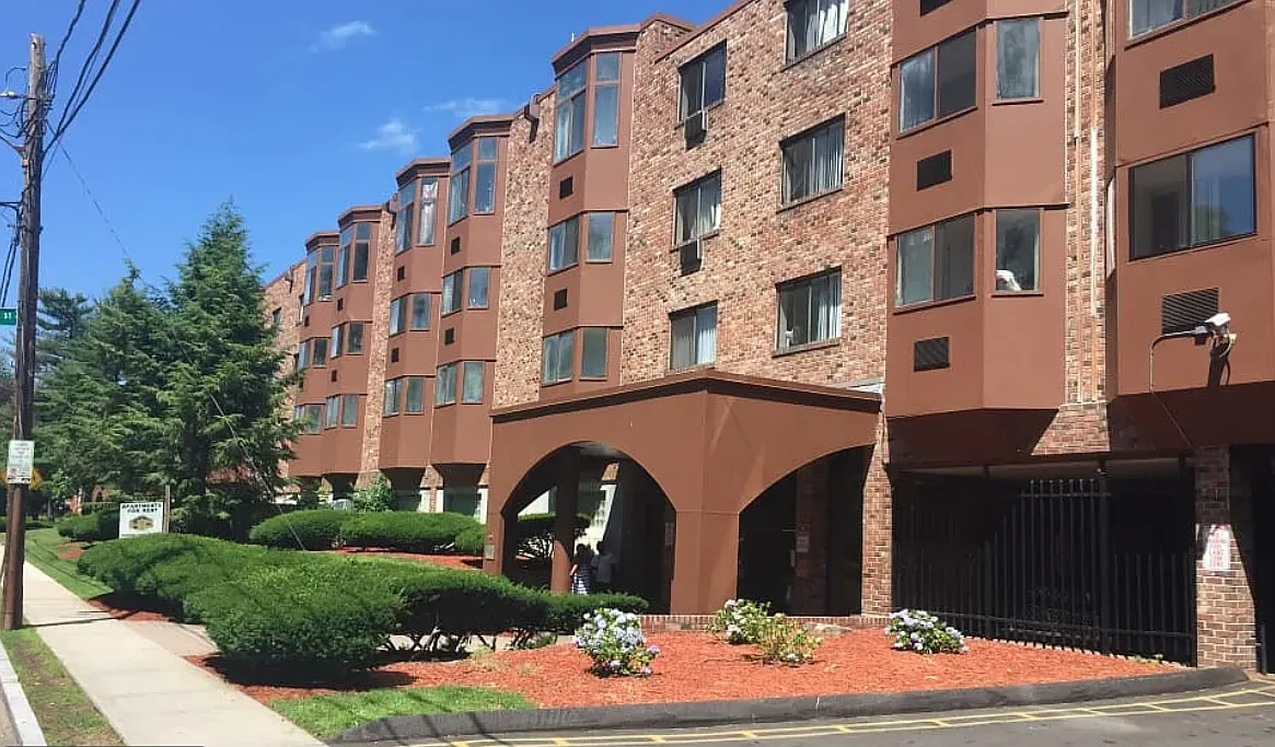 Carriage Place Apartments — Photo 4
