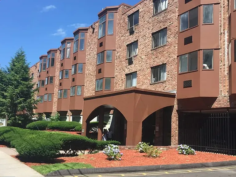 Carriage Place Apartments — Photo 4