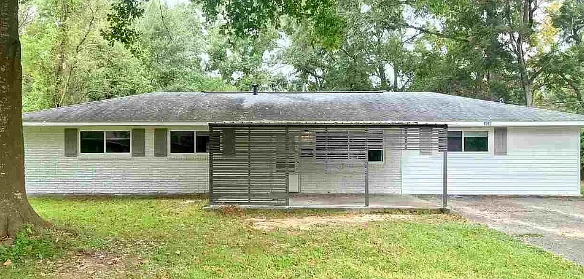 5 bed, 2.5 bath, 1607 sqft, $1,050 — Photo 1