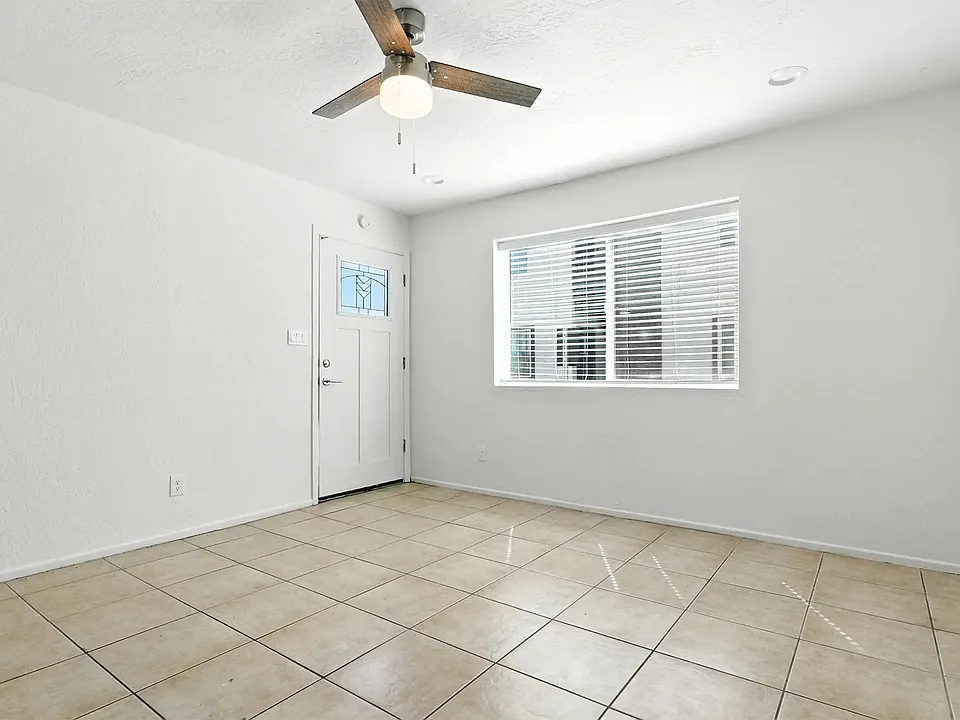 1st Ave Apartments