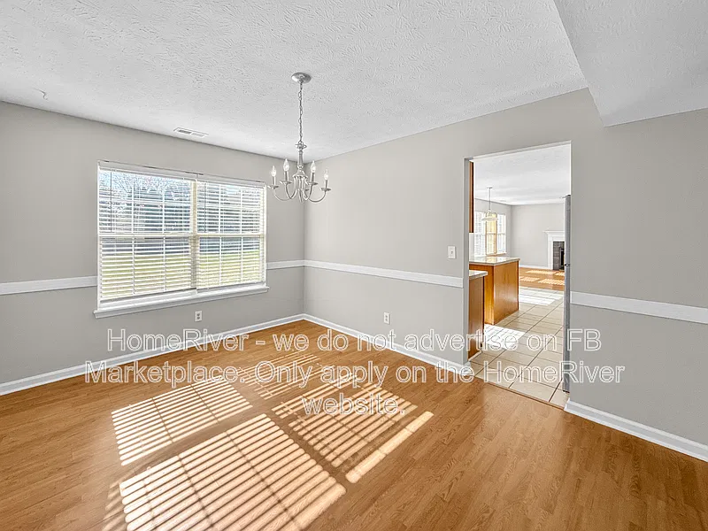 4 bed, 2.5 bath, 2072 sqft, $1,895 — Photo 3