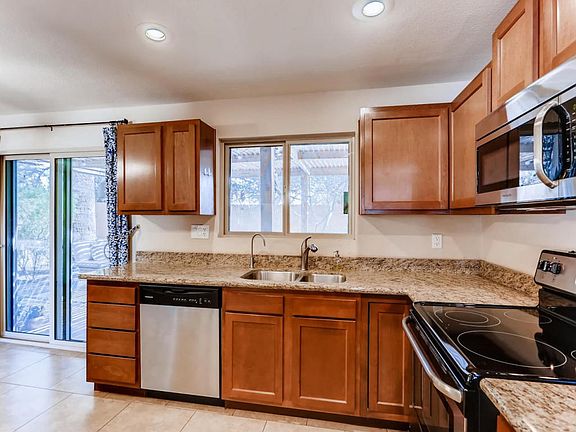 4647 E Hubbell St Phoenix AZ-large-009-7