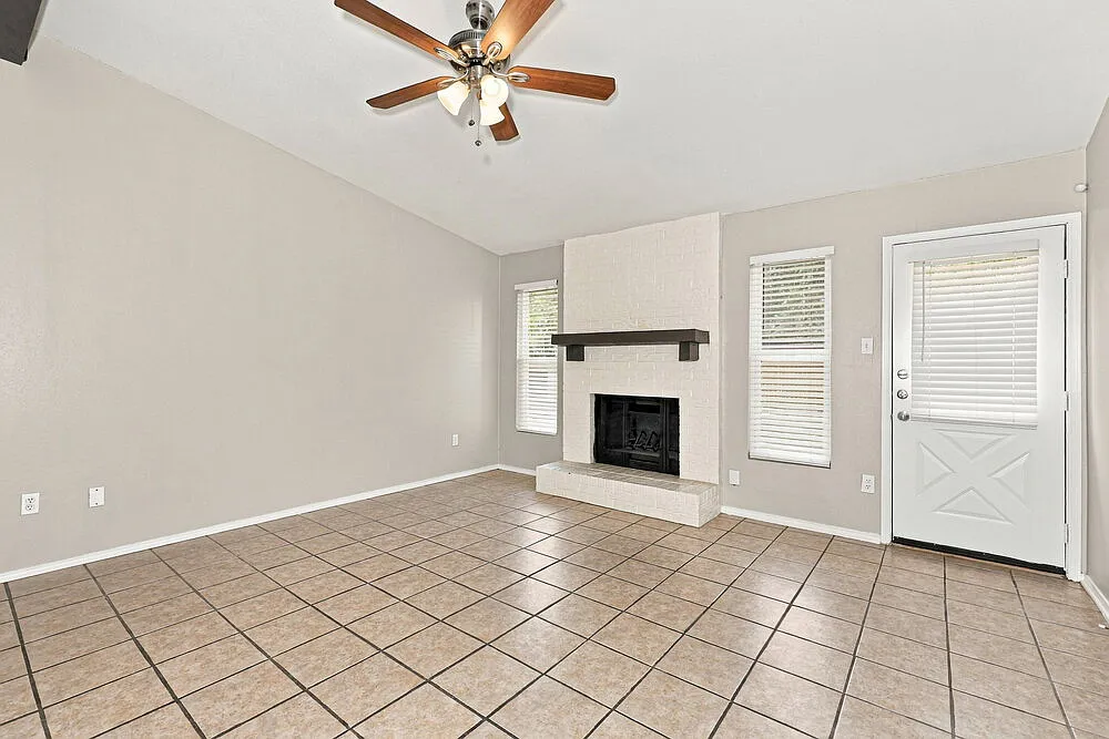 3 bed, 2.0 bath, 1440 sqft, $1,750 — Photo 3
