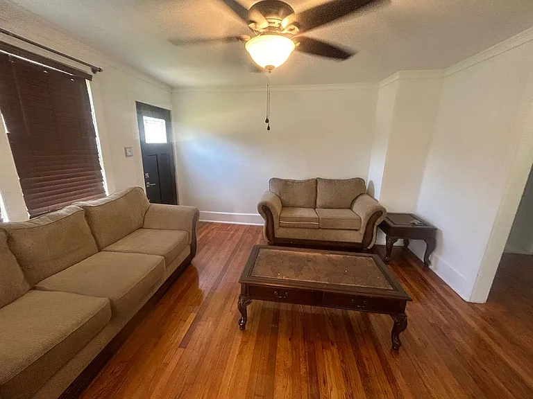 910 Lacy St — Photo 5