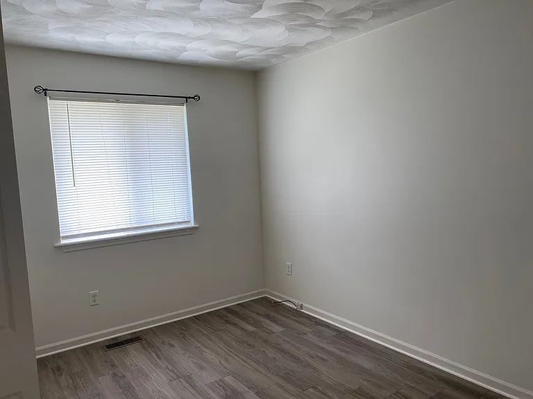 604 Forest St — Photo 7