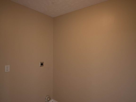 4th image of 2720 Sutherland Dr