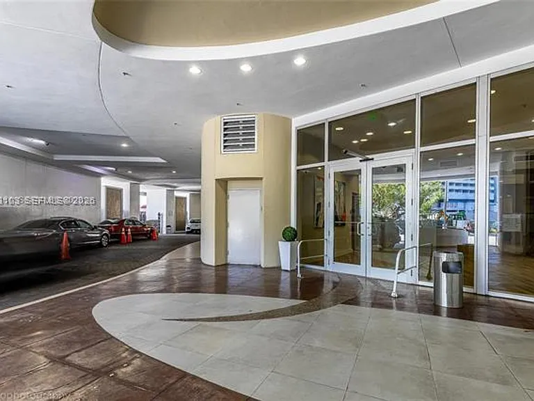 1750 N Bayshore Dr #2401 — Photo 37