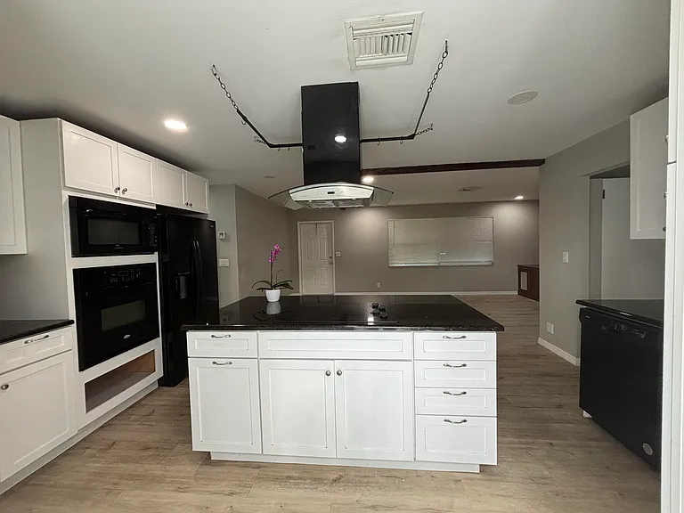 462 S Haverhill Rd — Photo 8