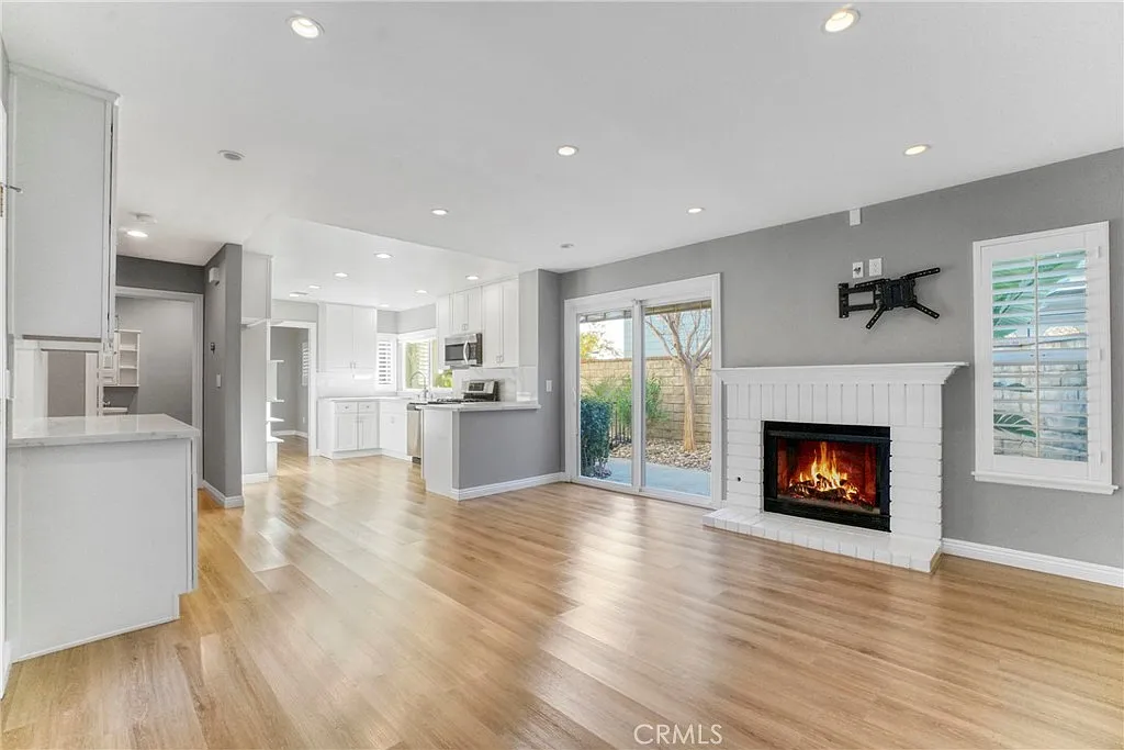 4 bed, 2.5 bath, 2157 sqft, $5,100 — Photo 3