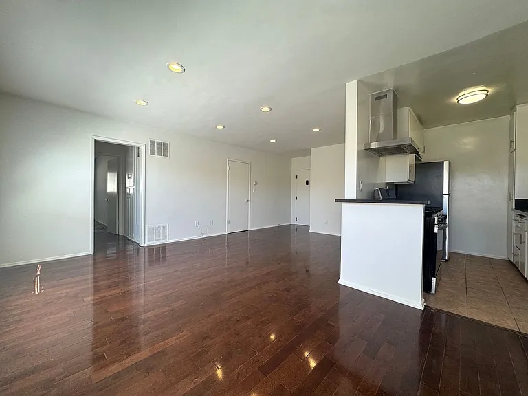 1159 N Curson Ave #11 — Photo 2