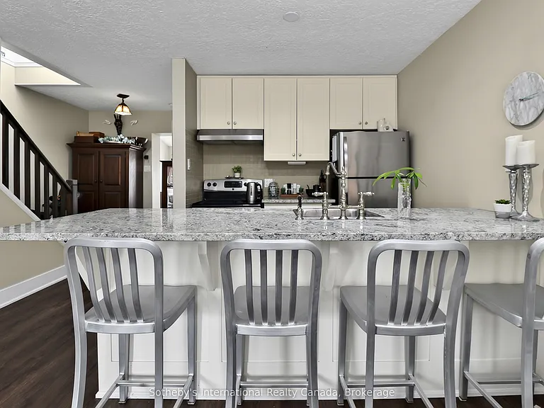 139 Lakeshore Rd E #10 — Photo 7