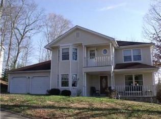 10 Forest Ridge Rd, Charleston, WV 25320
