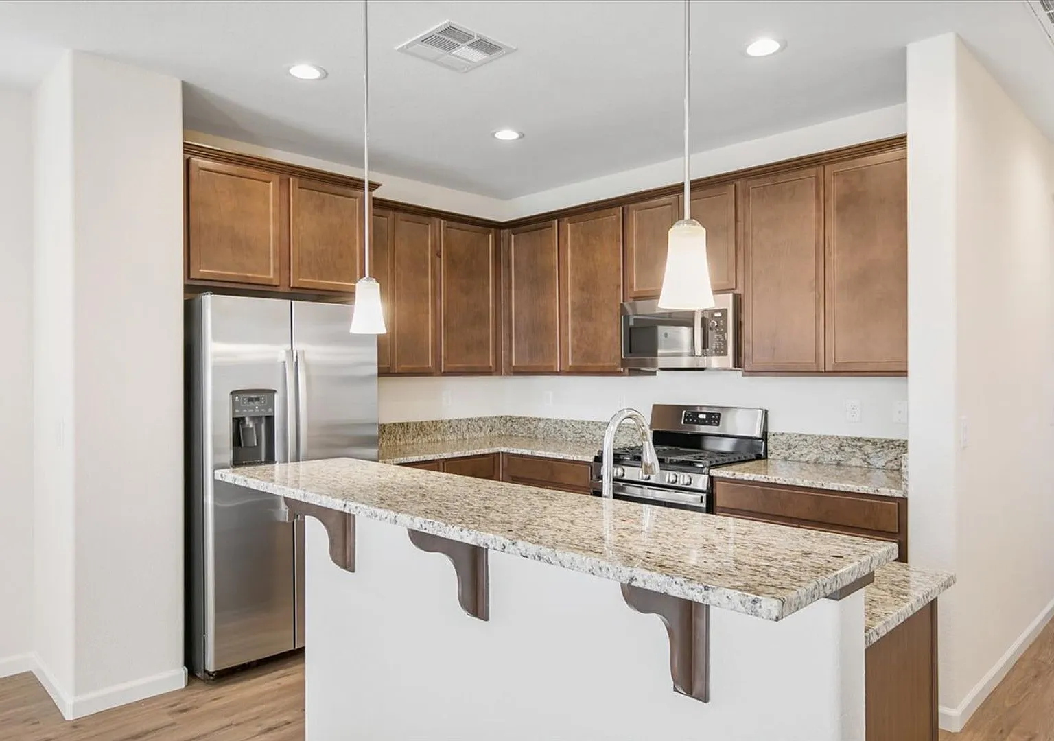 The Tahoe - Luxury 3 Bedroom, 2.5 Bath Townhome with Full 2 Car Garage — Photo 4