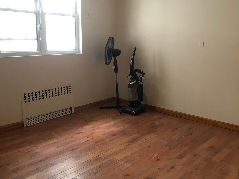 2nd image of 1402 W 4th St