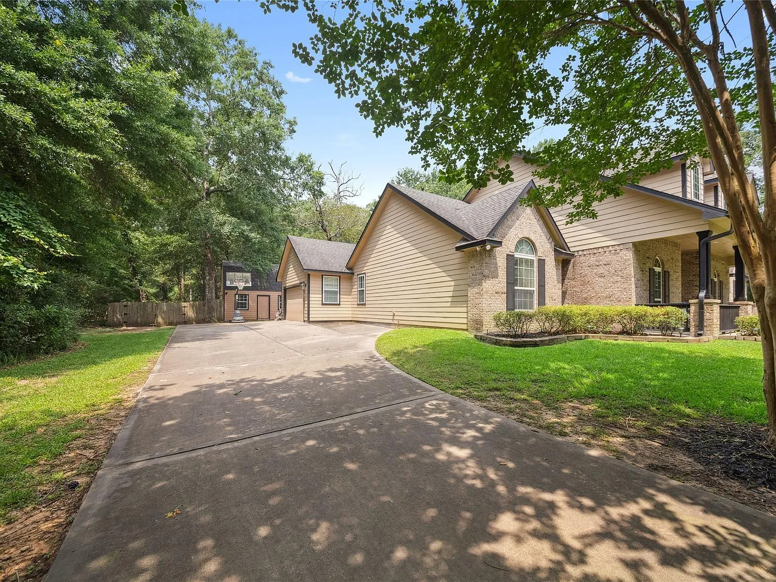 4 bed, 3.0 bath, 2414 sqft, $3,700 — Photo 4