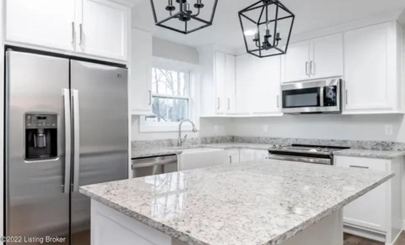 3 bed, 1329 sqft, $2,200 — Photo 3
