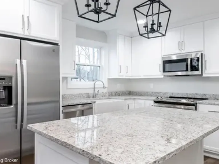 110 Payne Ave — Photo 3