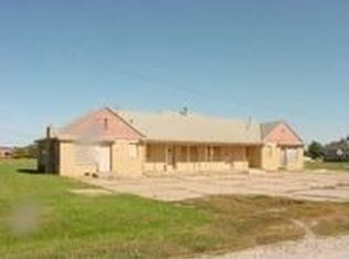 220 E Waggoner St, Andover, KS 67002