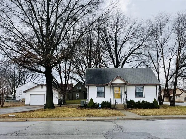209 NW 15th St, Blue Springs, MO 64015