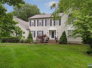 10 Memory Ln, Randolph, NJ 07869