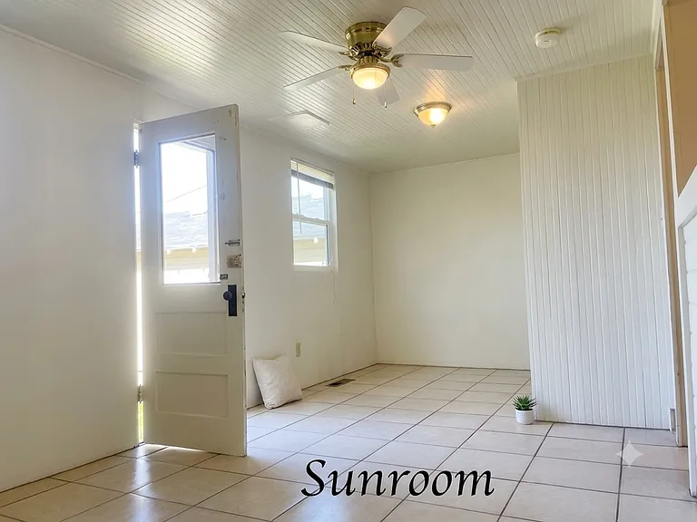 737 Roberts St — Photo 9