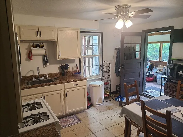 207 Montana Ave — Photo 16