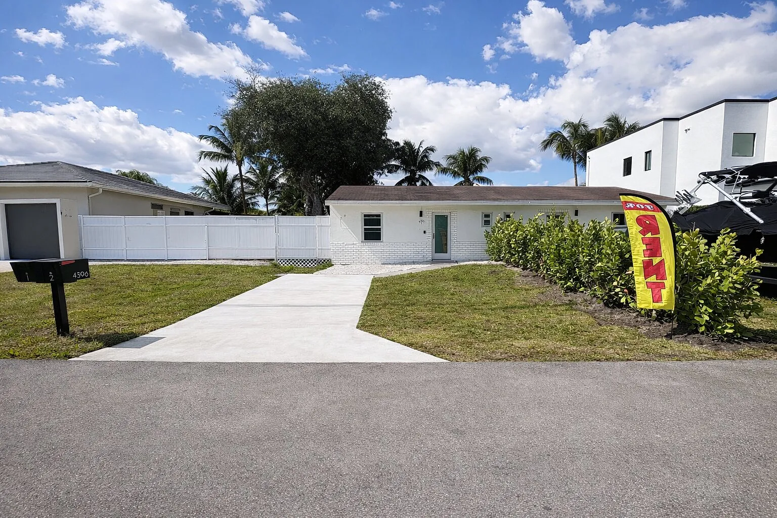 2 bed, 1.0 bath, 1616 sqft, $2,950 — Photo 2