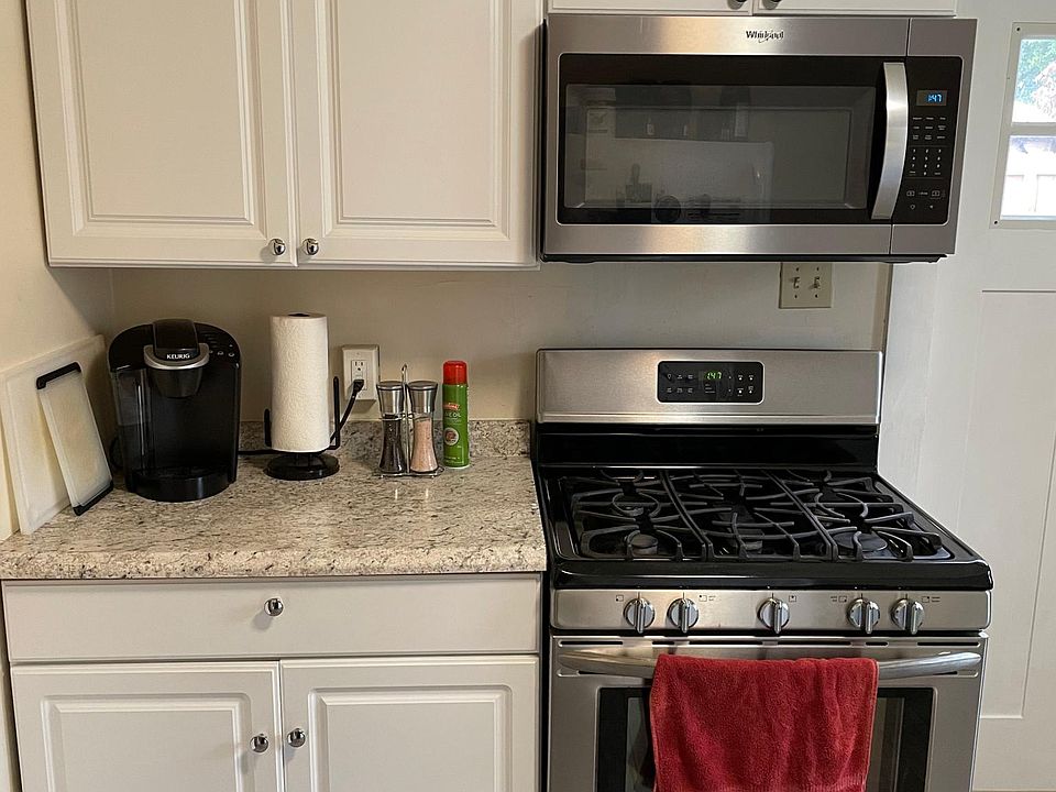 Stainless steel appliances w/ microwave