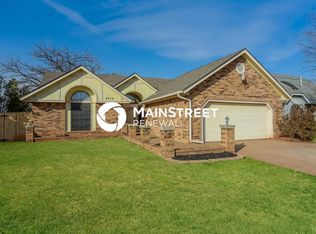 2713 Amber St, Moore, OK 73160