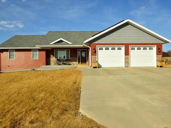 304 Diamond Oaks Drive, Dodgeville, WI 53533